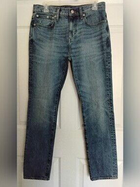 Mens J Crew Classic Flex Straight-Leg Denim Jeans in Faded Blue